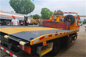 达日附近拖车电话号码服务